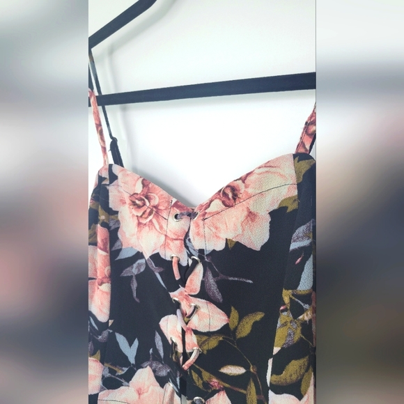FLORAL Front Tie Crop Top - Picture 2 of 2
